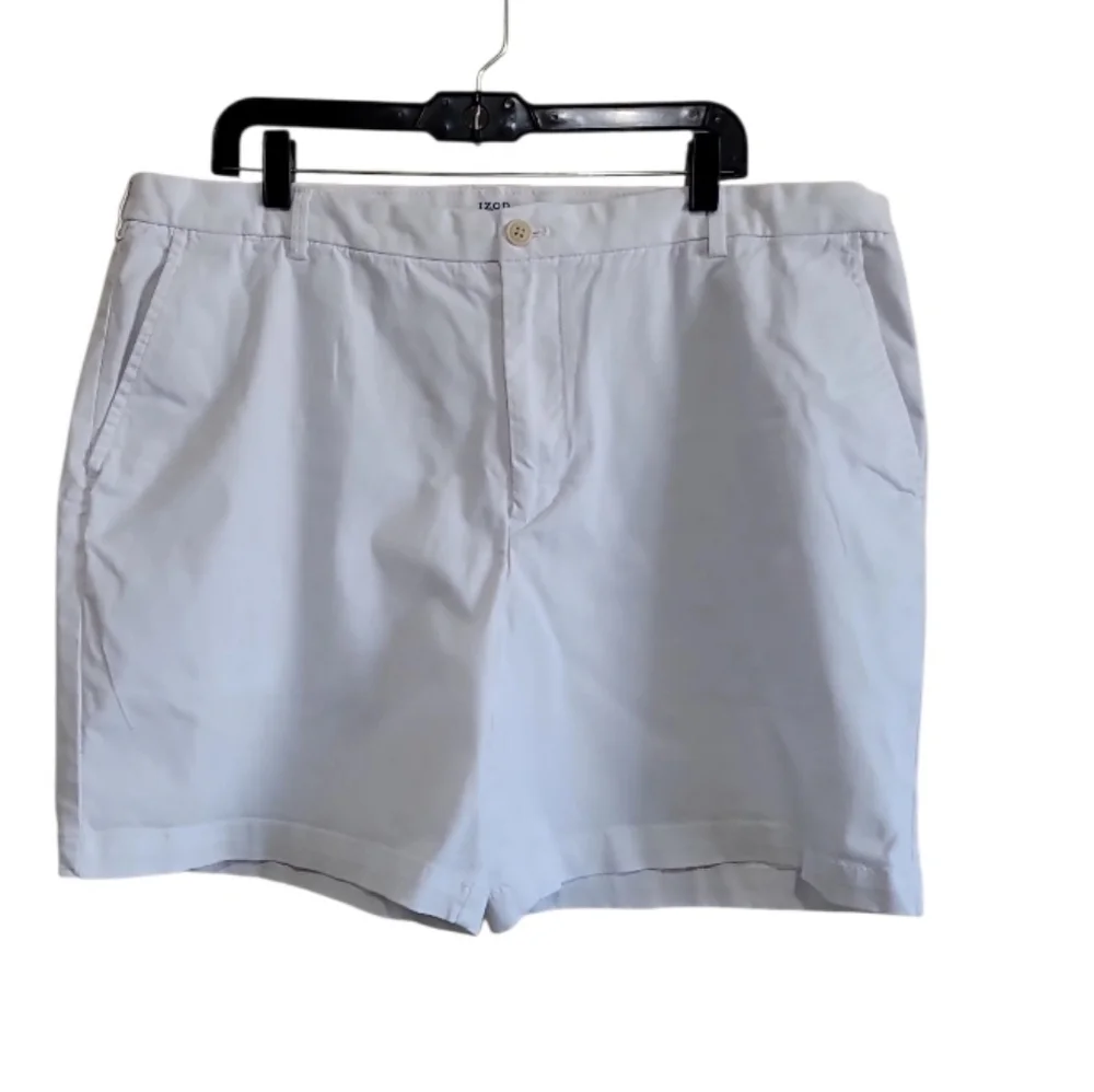 Izod men's White Bermuda Shorts Size 40